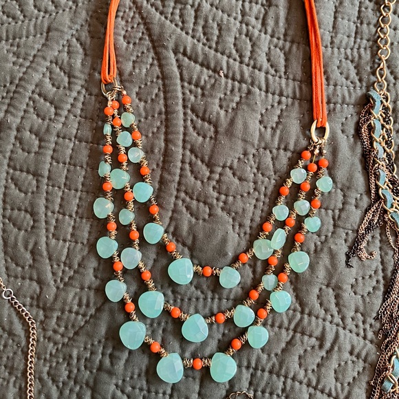 Bundle of 8 necklaces some chunky, some long, some short/choker - Picture 5 of 10